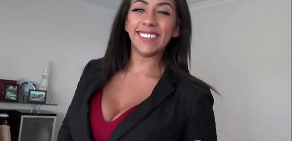  Bigtitted realtor giving her client blowjob